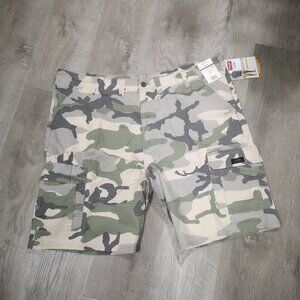 NWT Wrangler 5 Star Premium Epic Soft Men's Size 44 Relaxed Fit Camo Shorts